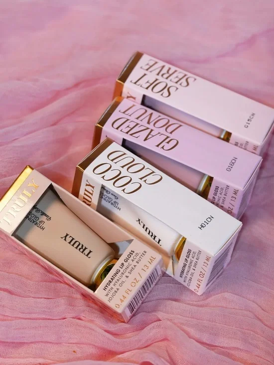 Retails $29 TRULY Hydrating Lip Gloss BUY NOW - Picture 4 of 4